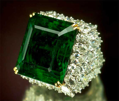 Birthstone Feature: Check Out the Fascinating History of the Smithsonian’s ‘Chalk Emerald’